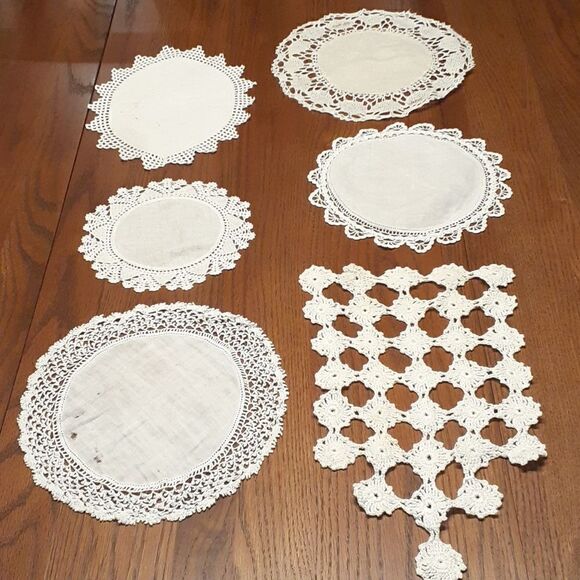 5 pc bundle plus bonus white vintage crocheted/tatted linen & cotton doilys - Picture 1 of 15